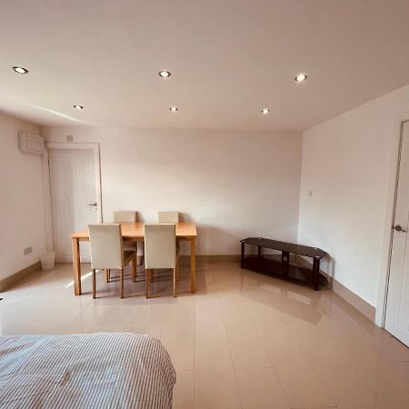 Large Studio Flat B Near Heathrow 希思罗 外观 照片