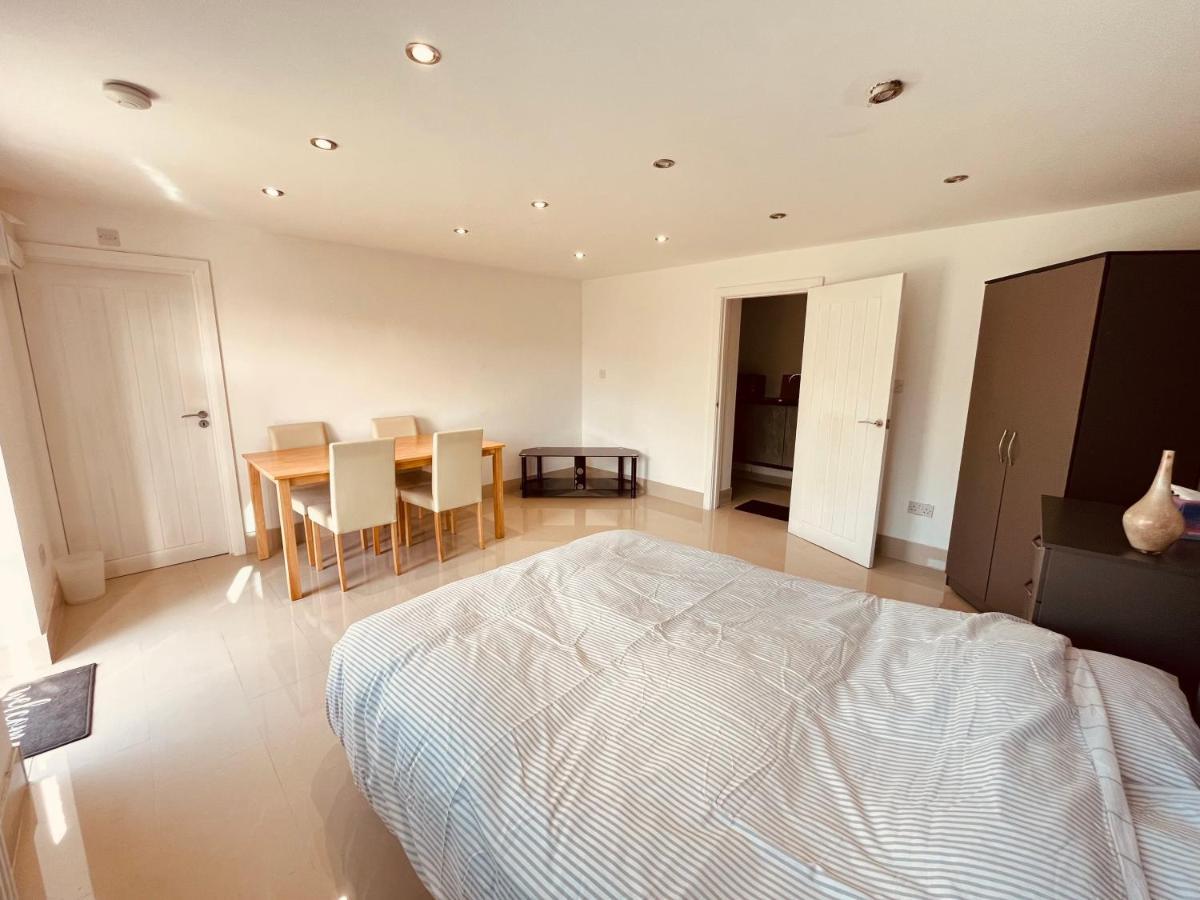 Large Studio Flat B Near Heathrow 希思罗 外观 照片